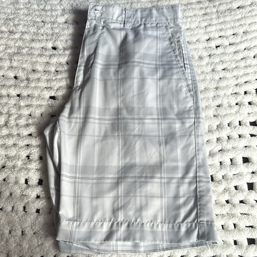 Callaway Shorts Mens Chino 32 White Plaid Bermuda Zip Fly Flat Front Golfing